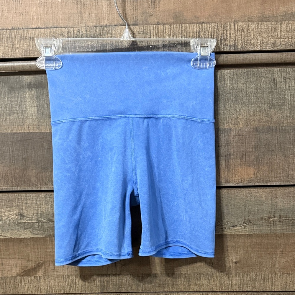 Vuori heathered blue biker shorts